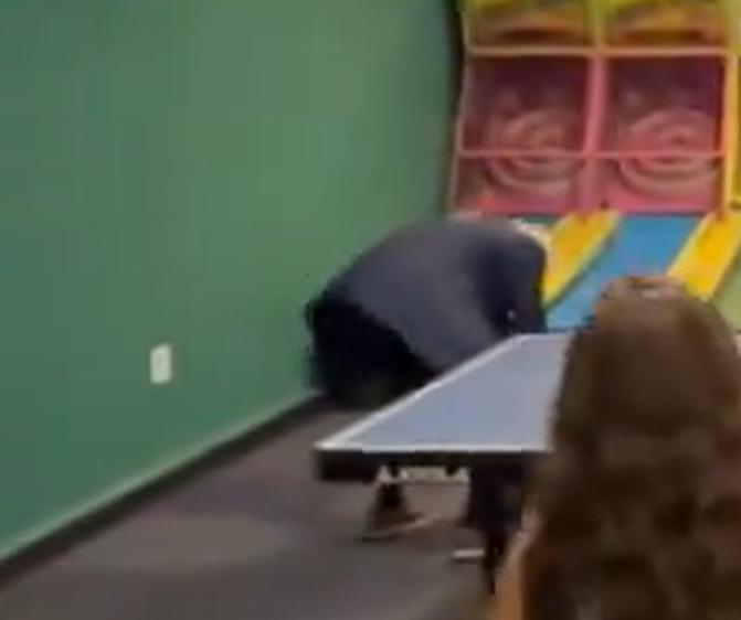 joshjazzcup's tweet photo. @BernieSanders He bent down to pick up the ball with no hesitation at 83 years old ??? incredible https://t.co/dbEbgXE6ep