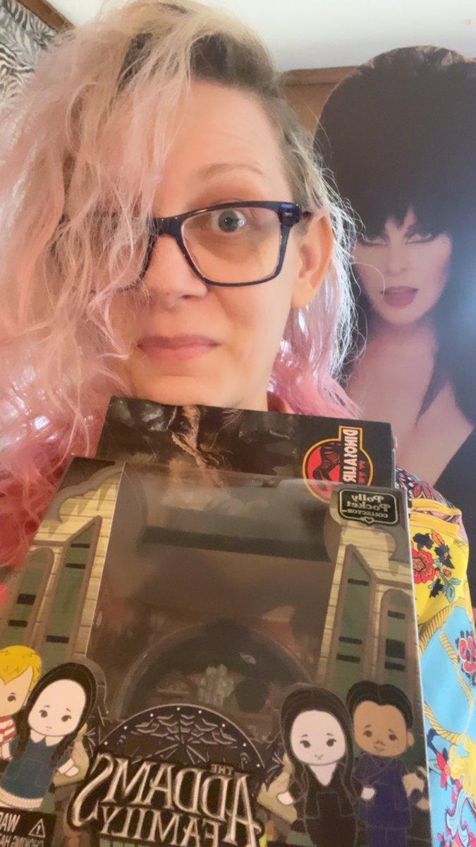 uncleunicornart's tweet photo. Heyoooo, doing a spooky nerd haul live!

https://t.co/xe2I7Xc2uH https://t.co/z3DYWS9Nqy