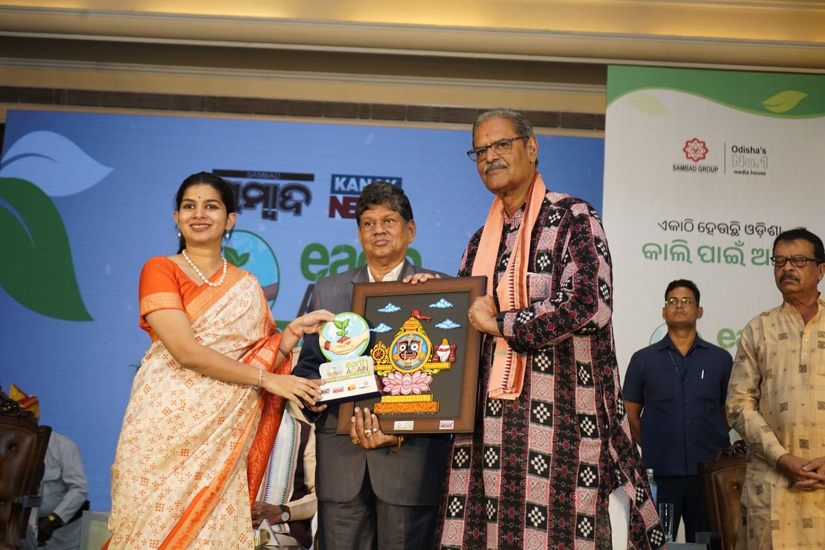 EarthAgain_IN's tweet image. Hon'ble Governor Raghubar Das highlighted 'Punascha Pruthibi' initiative's potential to combat climate change. Sri Kanak Vardhan Singh Deo and Sri Suresh Pujari stressed that climate protection must not be compromised for development.

@sambad_odisha #EarthAgainConference