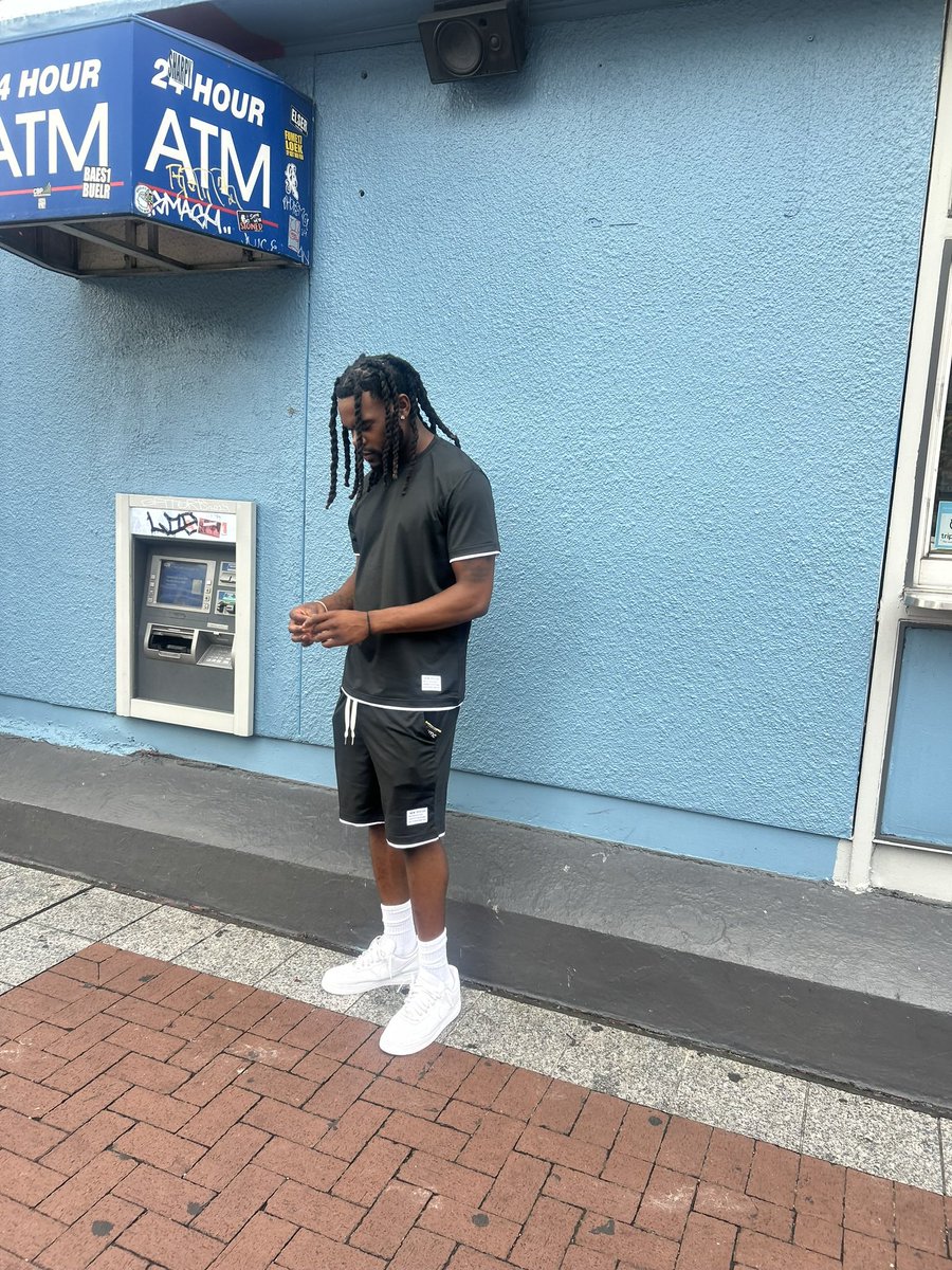 BrowmChad's tweet photo. Rasta🤘🏾 https://t.co/oIDVH4ZMPd