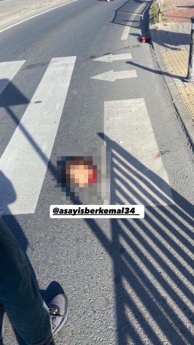 TvUlkem's tweet photo. #SonDakika (HASSAS) istanbul fatih'te bir şahıs, bir kızın kafasını kestikten sonra surdan atladı. https://t.co/ThbKu2kCQb