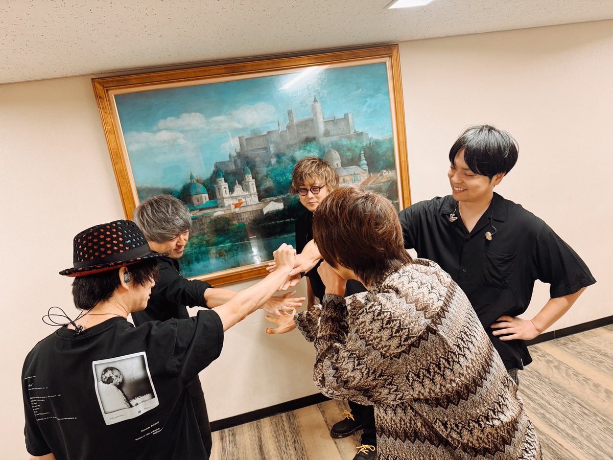 kashitaro_ito's tweet photo. ライブツアー「mastering」ツアー初日かつファイナル、素晴らしい夜になりました、あなたのおかげです、ありがとうございます！！！！
平日によくぞきてくれました、余韻を僕と一緒に楽しんでください。すごい余韻があります。来てくれて本当にありがとうございます！！ https://t.co/jT3eFP8A61