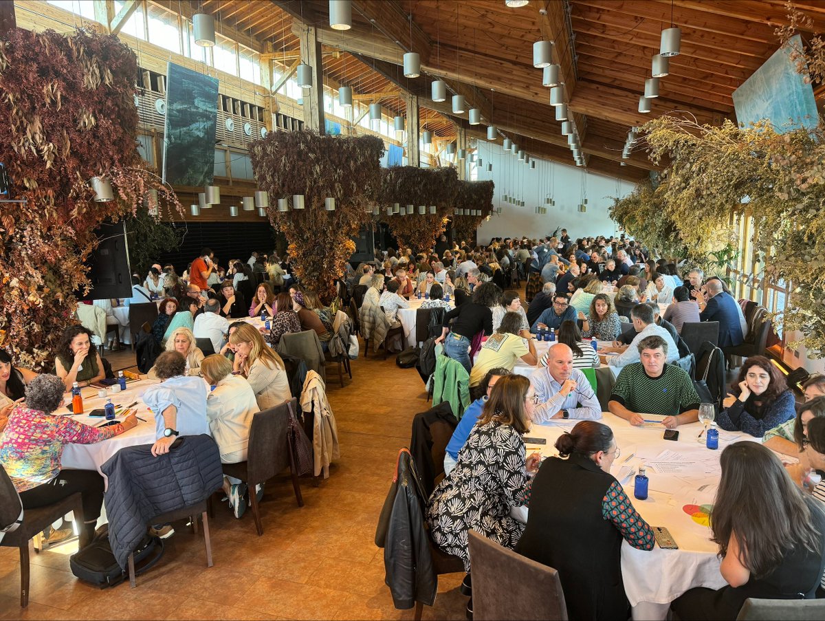 Gaur <a href="/isei_ivei/">ISEI-IVEI</a>, Ikuskaritza eta Berritzeguneetako taldeekin bildu gara sinergiei eta baterako lanerako aukerei buruz hitz egiteko. Koordinazioa, lankidetza eta komunikazioa funtsezkoak dira hezkuntza-sistema hobetzeko eta ikasleen arrakasta bermatzeko. Eskerrik asko! 👏