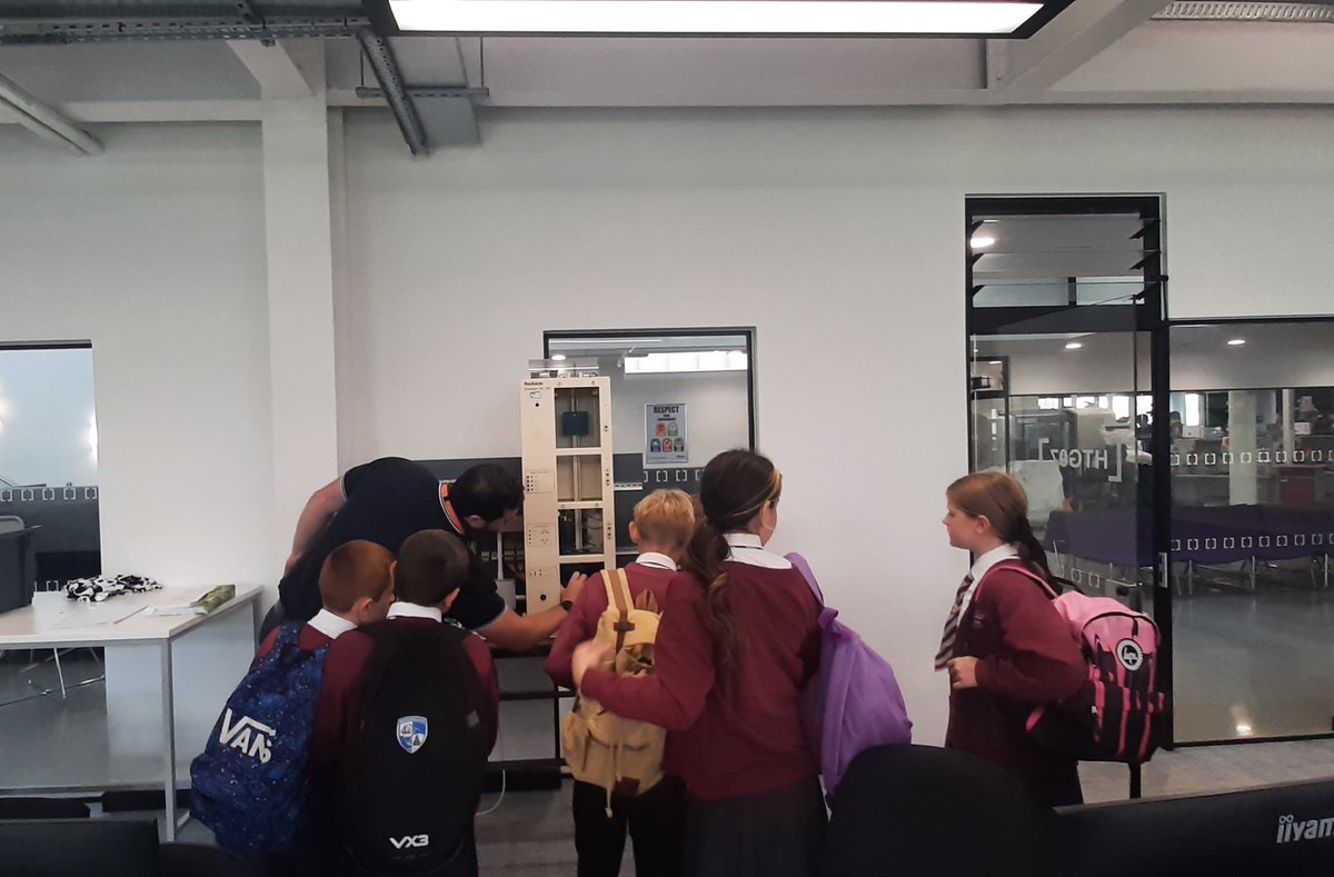 SDCHiTech's tweet image. Today we had the Digital Leaders from Preston Primary School onsite here at @sdcollege , where they had the opportunity to learn about film and green screening, MicroBits, programming to light LED&apos;s, Radio wave communications, with an added bonus of testing out our drones!