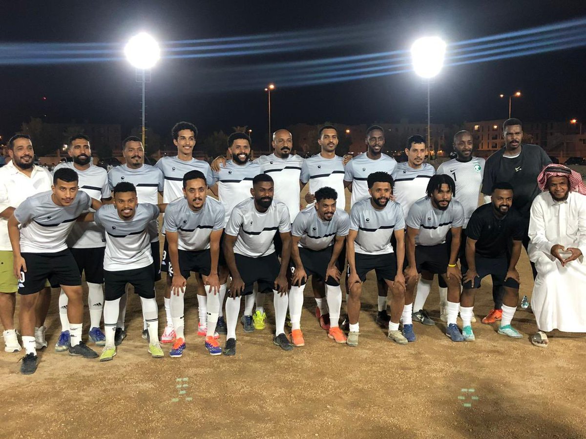 بحضور رئيس مجلس الإدارة الأستاذ / نايف بن محمد بن سعين اختتمت امس بطولة ( للعلياء متوجهين ) بمناسبة اليوم الوطني ٩٤ بتنظيم من فريق الفيصل في حي النسيم .