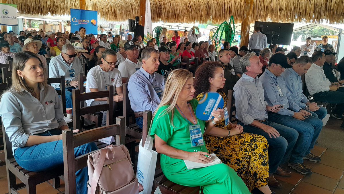 CCBucaramanga's tweet image. #AEstaHora damos inicio al 2do Foro Regional de Turismo: "Superando obstáculos, construyendo un futuro sostenible en el Embalse Topocoro". Una iniciativa en colaboración con @FundaCULTA e @ISAGEN. ¡Seguimos impulsando el turismo en Santander!🤝🔝