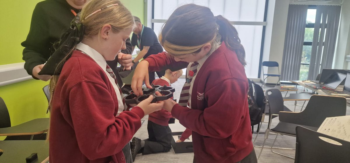 SDCHiTech's tweet image. Today we had the Digital Leaders from Preston Primary School onsite here at @sdcollege , where they had the opportunity to learn about film and green screening, MicroBits, programming to light LED&apos;s, Radio wave communications, with an added bonus of testing out our drones!