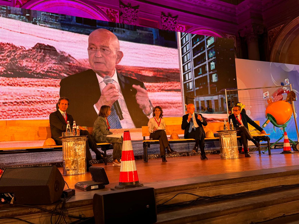 Federcasse - BCC (@federcassebcc) on Twitter photo Diverse le tematiche che nella seconda giornata del <a href="/fnecfestival/">Festival Nazionale dell’Economia Civile</a>, in corso a Firenze, hanno visto il contributo di esponenti del Credito Cooperativo.
➡️ Approfondisci i contenuti
creditocooperativo.it/news/sostenibi… Diverse le tematiche che nella seconda giornata del <a href="/fnecfestival/">Festival Nazionale dell’Economia Civile</a>, in corso a Firenze, hanno visto il contributo di esponenti del Credito Cooperativo.
➡️ Approfondisci i contenuti
creditocooperativo.it/news/sostenibi…