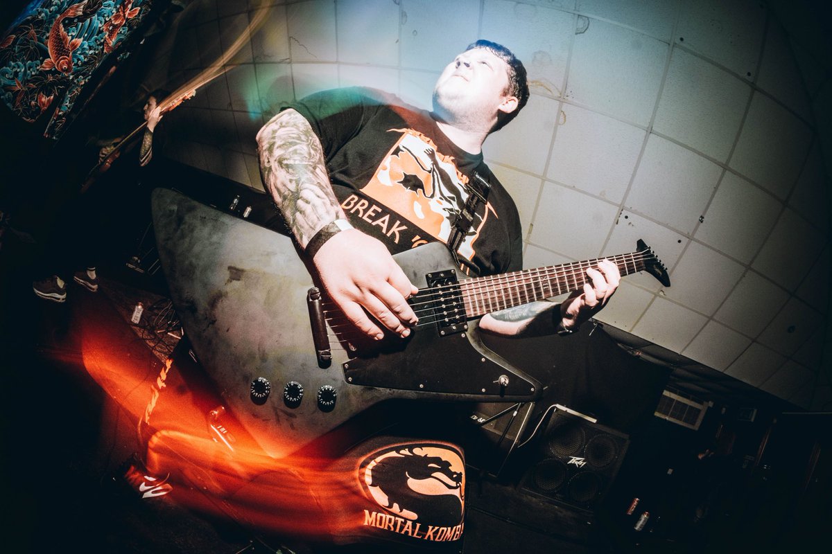 komatyzed666's tweet photo. I would very much like to go back to last weekend plz. Playing guitar very badly and hanging with the homies is my favourite.

@photosbylardner (1&amp;2) @maissnaps (4) both on IG https://t.co/nCe6PwLHTB