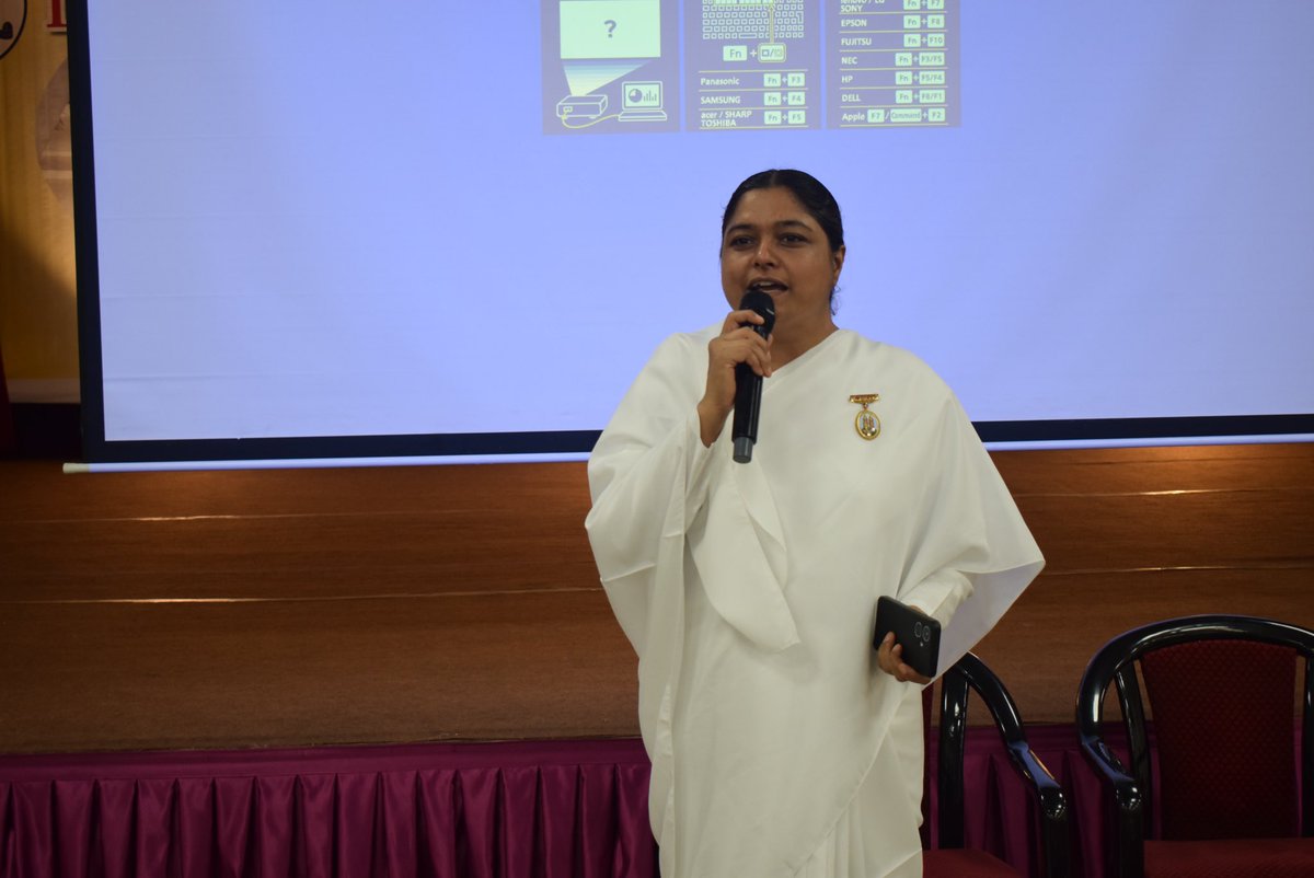 Def_PRO_Chennai's tweet photo. A Session on "Enhancing Inner Strength" by Brahma Kumaris was organised by T. Jayaseelan, Controller of Defence Accounts (CDA), Chennai. More than 250 Officers &amp; Staff participated.

@DefenceAccounts I @adgpi I @IaSouthern I @SpokespersonMoD I @DefenceMinIndia @HQ_IDS_India https://t.co/WNJeax93Xb