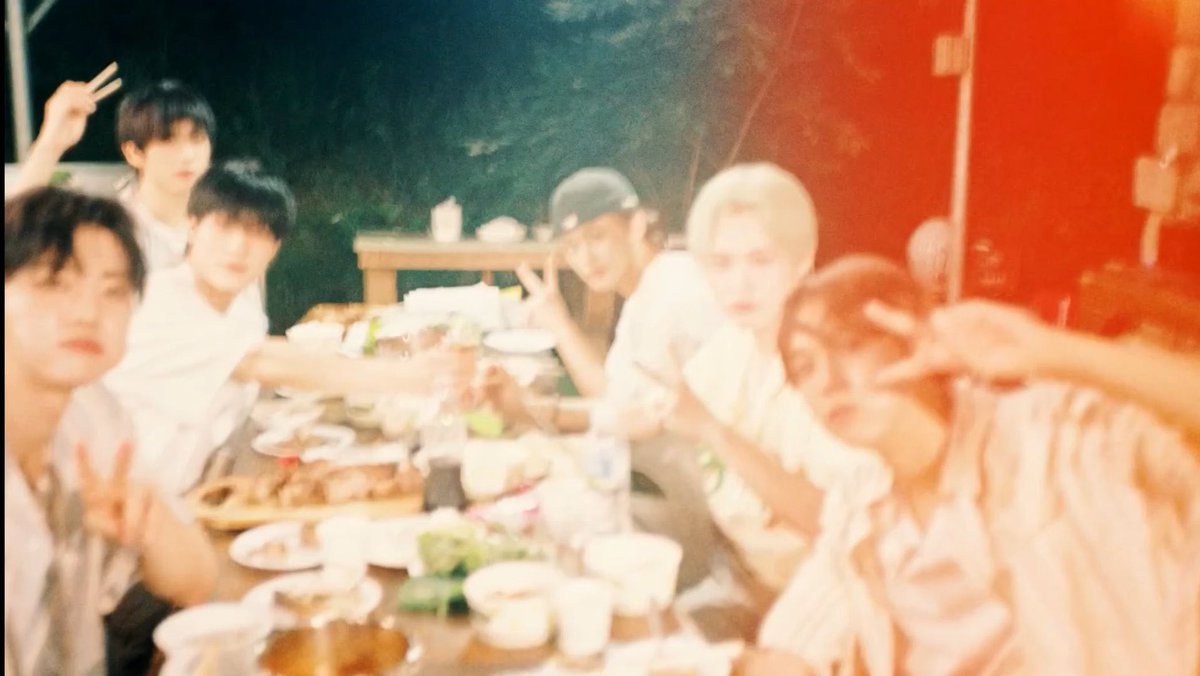 lee423jn's tweet photo. this is my favorite type of dream content, just seeing them eat together makes me so happy🥹 https://t.co/m6ZJr4rQGA