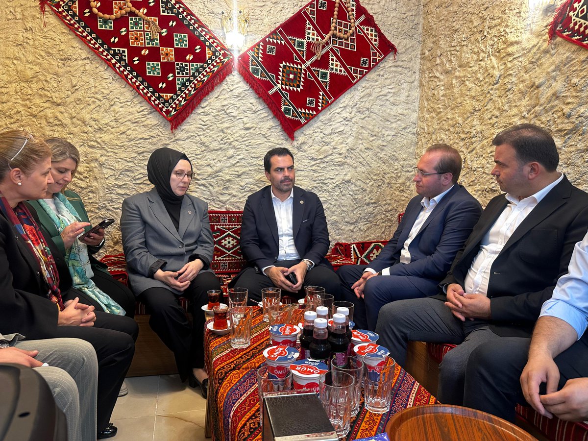 CKoncagul's tweet photo. 📍#Silivri

Milletvekilimiz @GokhanDikts, ilçe Başkanımız @ekrempamuk,kadın ve gençlik kolları başkanlarımız, Büyükşehir ve Belediye meclis üyelerimiz ve teşkilatımızla yeni işletme açılışı yapan esnafımıza hayırlı olsun ziyaretinde bulunduk. https://t.co/4cuMi4DadX
