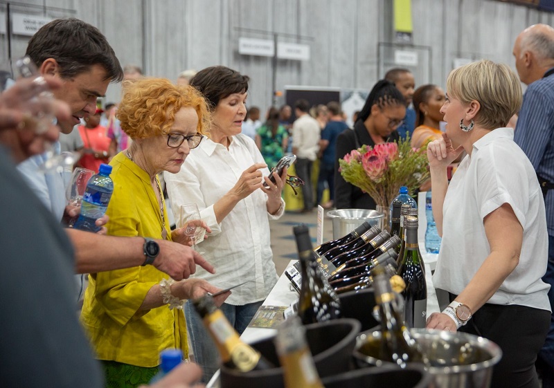 JoziStyle's tweet photo. It wouldn't be WineX without JoziStyle! 

RETWEET and TAG your bestie to win 1 of 5 double tickets to @SBWineX!

#SBWineX 
#WineXJoziStyle

Watch this space because more prizes are coming!

T&amp;Cs on JoziStyle. https://t.co/SHzrtddmuV