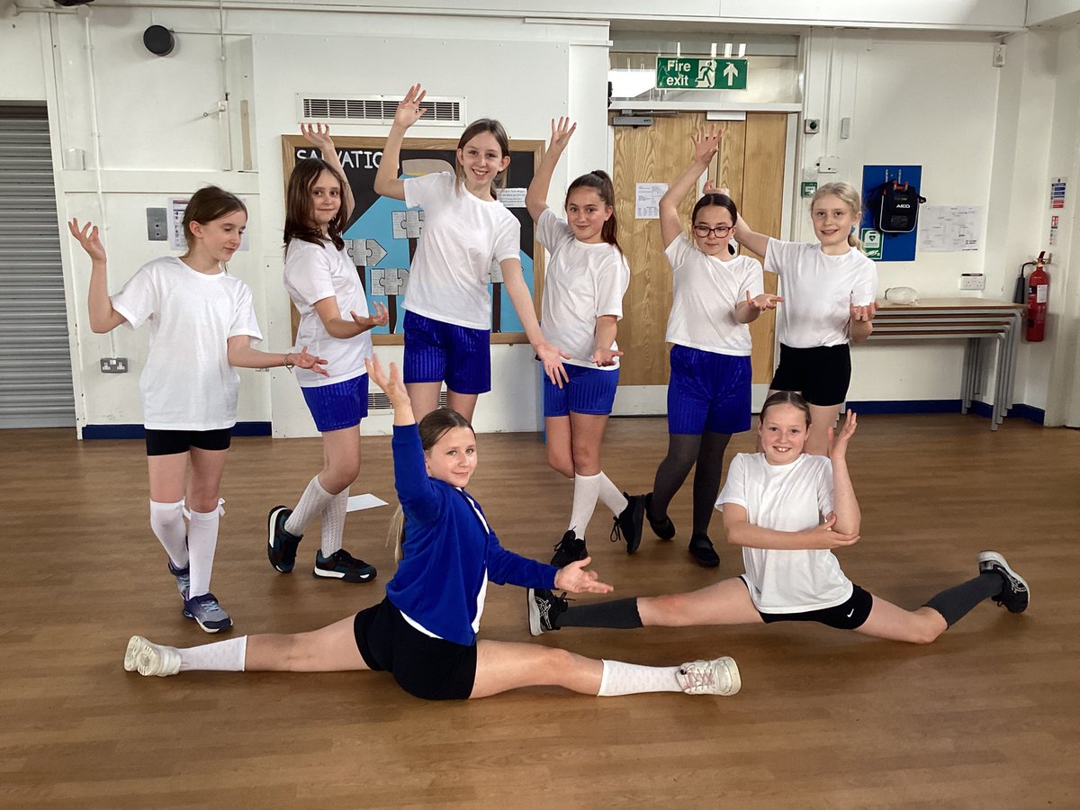 Year 6 travelled to India today in dance. They created their own starting poses before learning some new Bollywood dance moves.