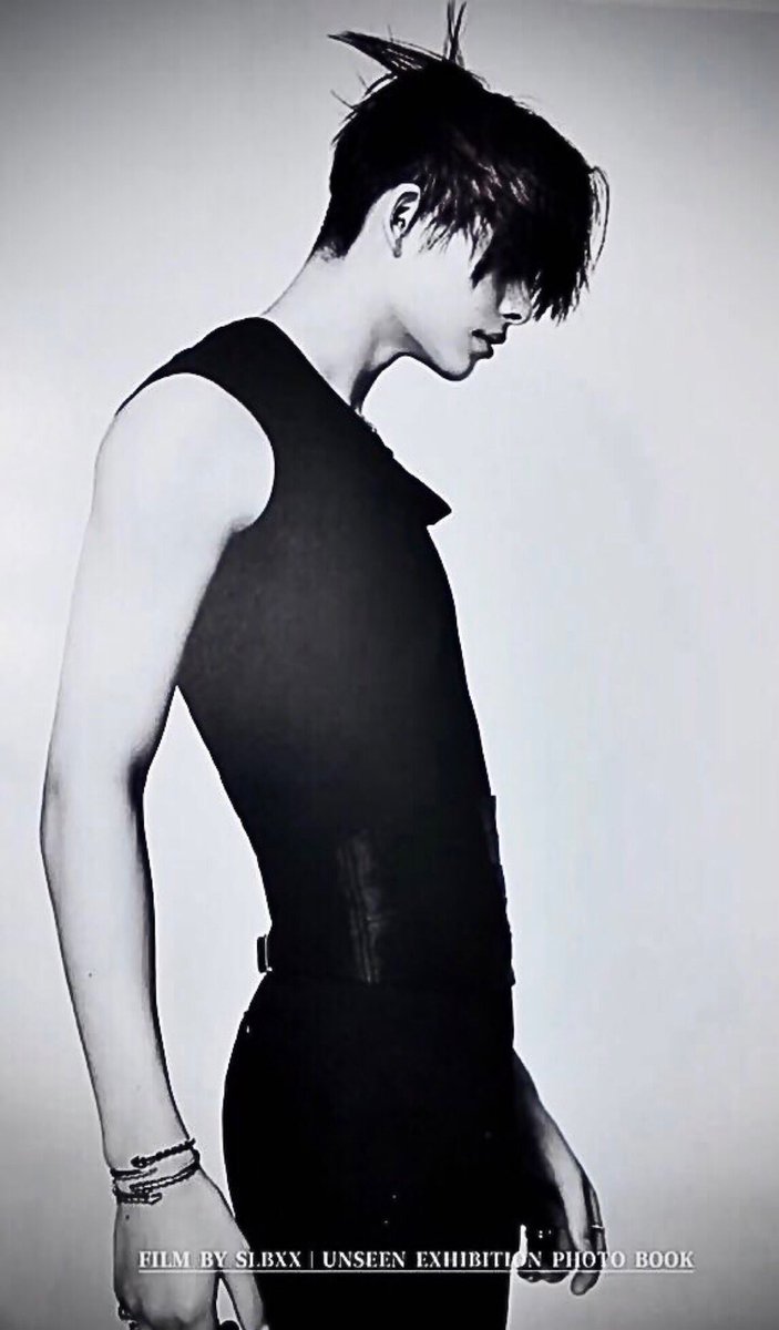 Puma24Girl's tweet photo. I—GASPED, WTF THIS PHOTO IS INSANE…THEE SIDE PROFILE&amp; SNATCHED WAIST ??! MERCY NI-KI SAN 😭😭 https://t.co/ZmBip8T0O9