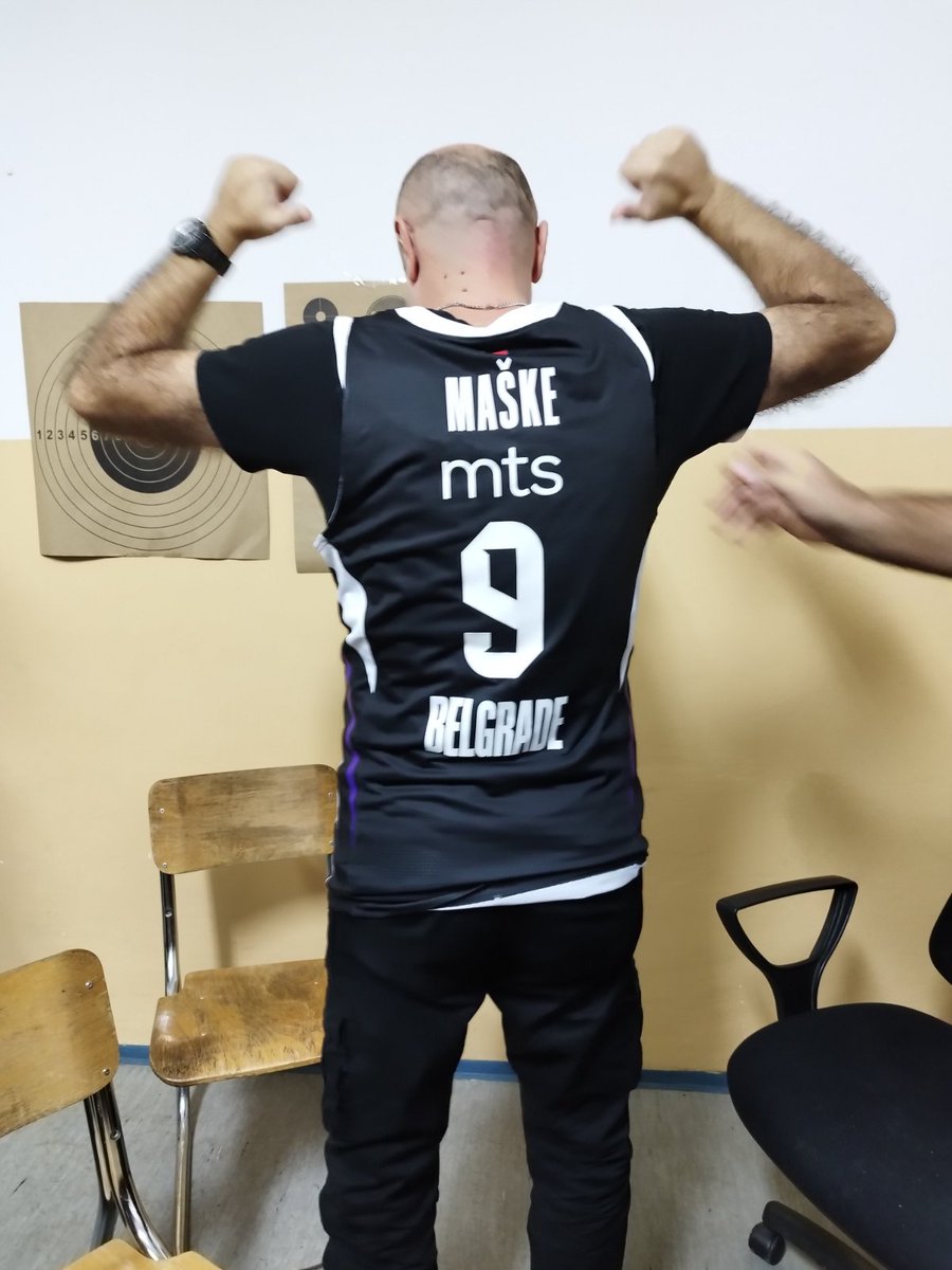 samoPartizan19's tweet image. #JSDP Srećno grobari, još kad te kolege iznenade za rođendan kluba za koji živim, nema veće radosti!