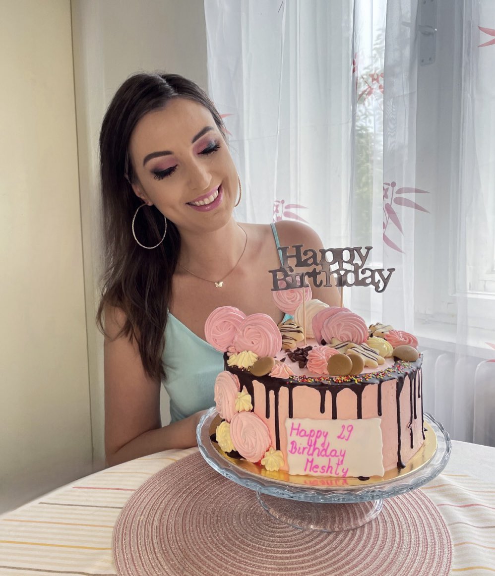 meshty95's tweet photo. #sweet29 #anotheryeararoundthesun #chapter29 #itsmybirthday #libragirl #itsmabirthday #libra #libraseason #me #happy #smile #slovakgirl #czechgirl #hungariangirl #slavicgirl #slavette #birthdaycake #lifeofmeshty #grateful
-
✨🩷 𝐒𝐰𝐞𝐞𝐭 𝟐𝟗 🩷✨
- https://t.co/KiWhMzwNSI