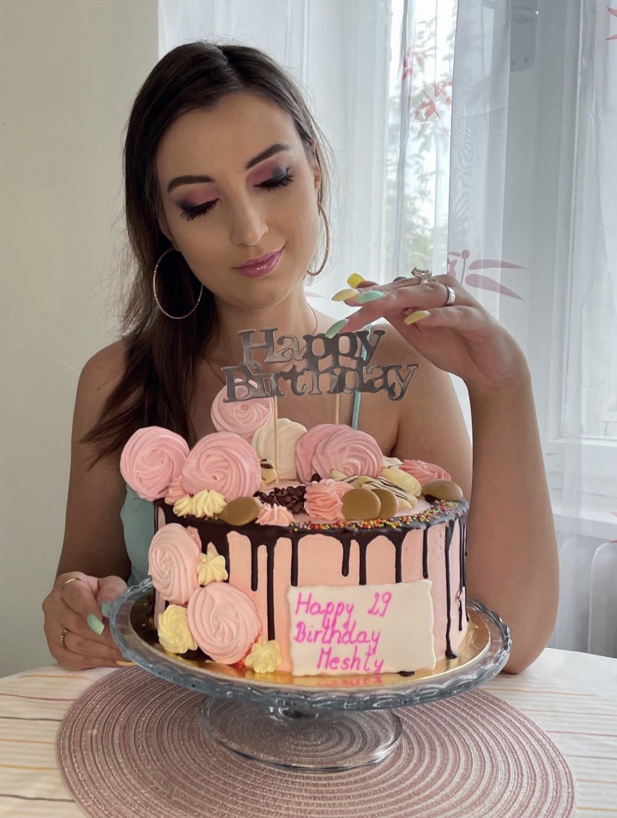 meshty95's tweet photo. #sweet29 #anotheryeararoundthesun #chapter29 #itsmybirthday #libragirl #itsmabirthday #libra #libraseason #me #happy #smile #slovakgirl #czechgirl #hungariangirl #slavicgirl #slavette #birthdaycake #lifeofmeshty #grateful
-
✨🩷 𝐒𝐰𝐞𝐞𝐭 𝟐𝟗 🩷✨
- https://t.co/KiWhMzwNSI