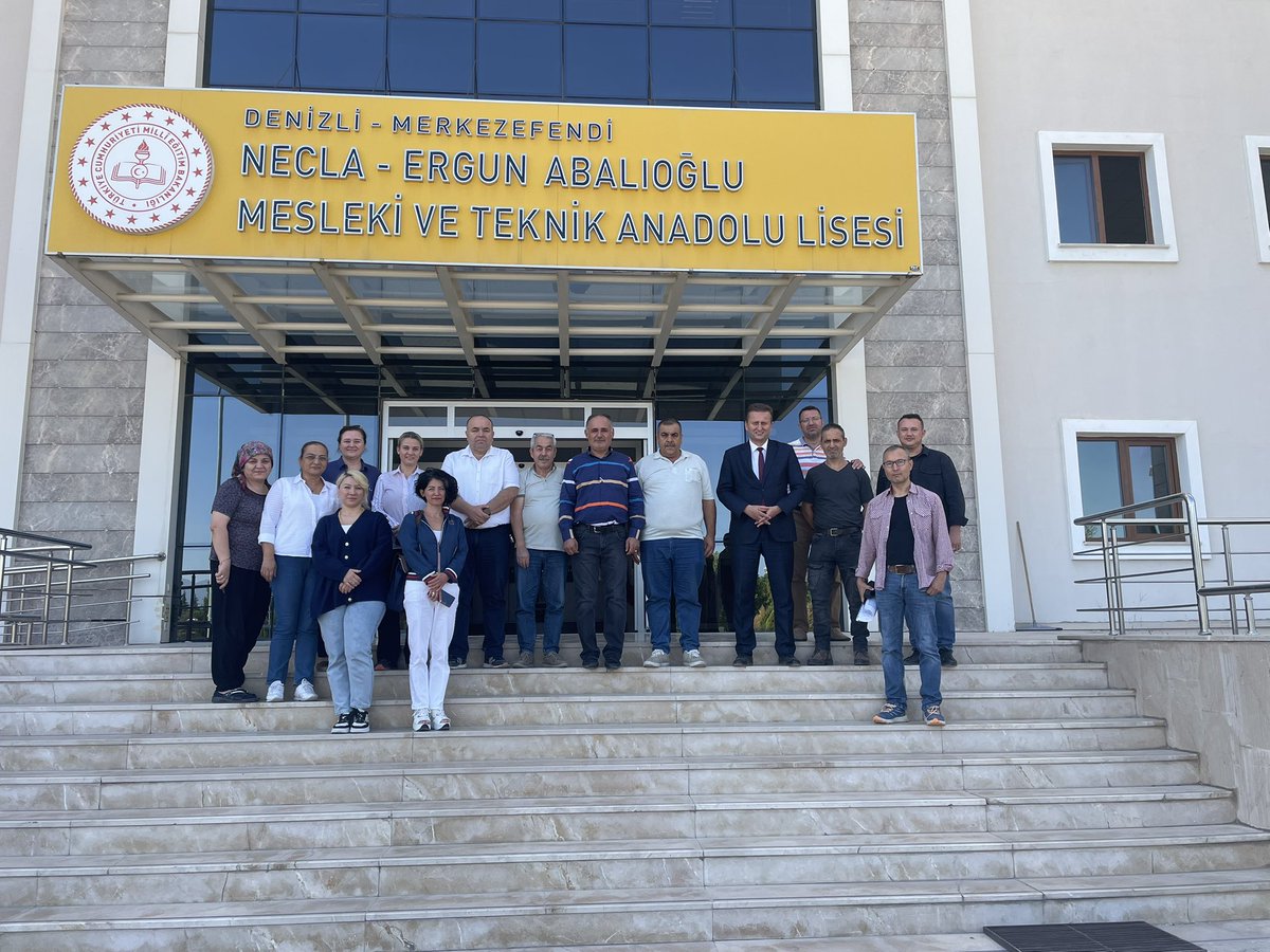 Merkezefendi İlçe Milli Eğitim Müdürlüğüne öğretmen olarak atanan Müdür Yardımcımız Adem Özel’e okulumuza katkılarından dolayı teşekkür eder, yeni görevinde başarılar dileriz.💐