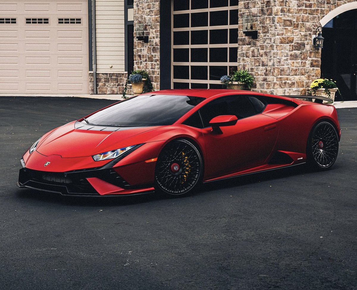 LamboCIub's tweet photo. Rosso Pyra Matte Huracan https://t.co/EkplETp3an