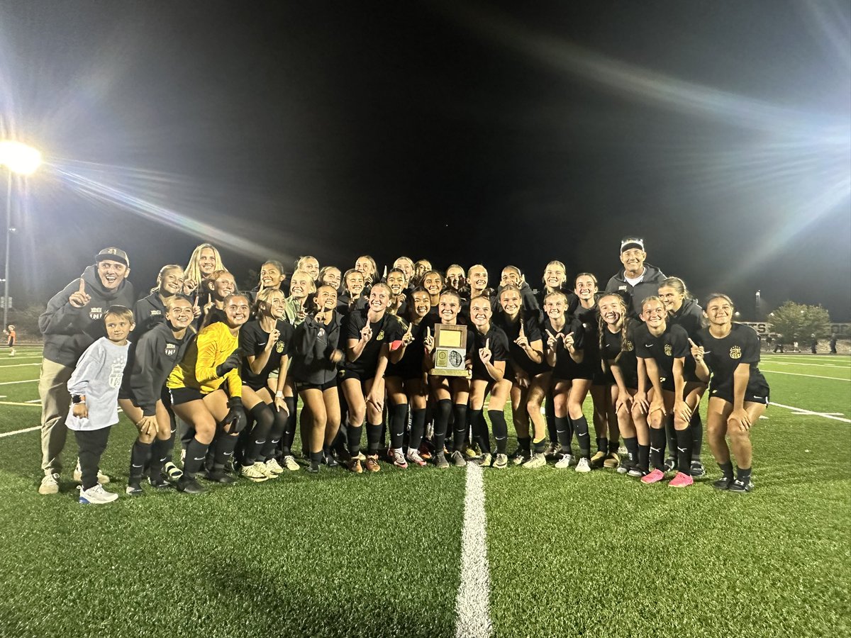 Sport_Court_7's tweet photo. Sealed the deal with 2 assists!! 
6A Region Champs!! 🥇 
Now onto the state tournament #godavis

@PrepSoccer @ImYouthSoccer @ECNLgirls @AvalancheSoccer @TheSoccerWire https://t.co/k4ydV6MWAl