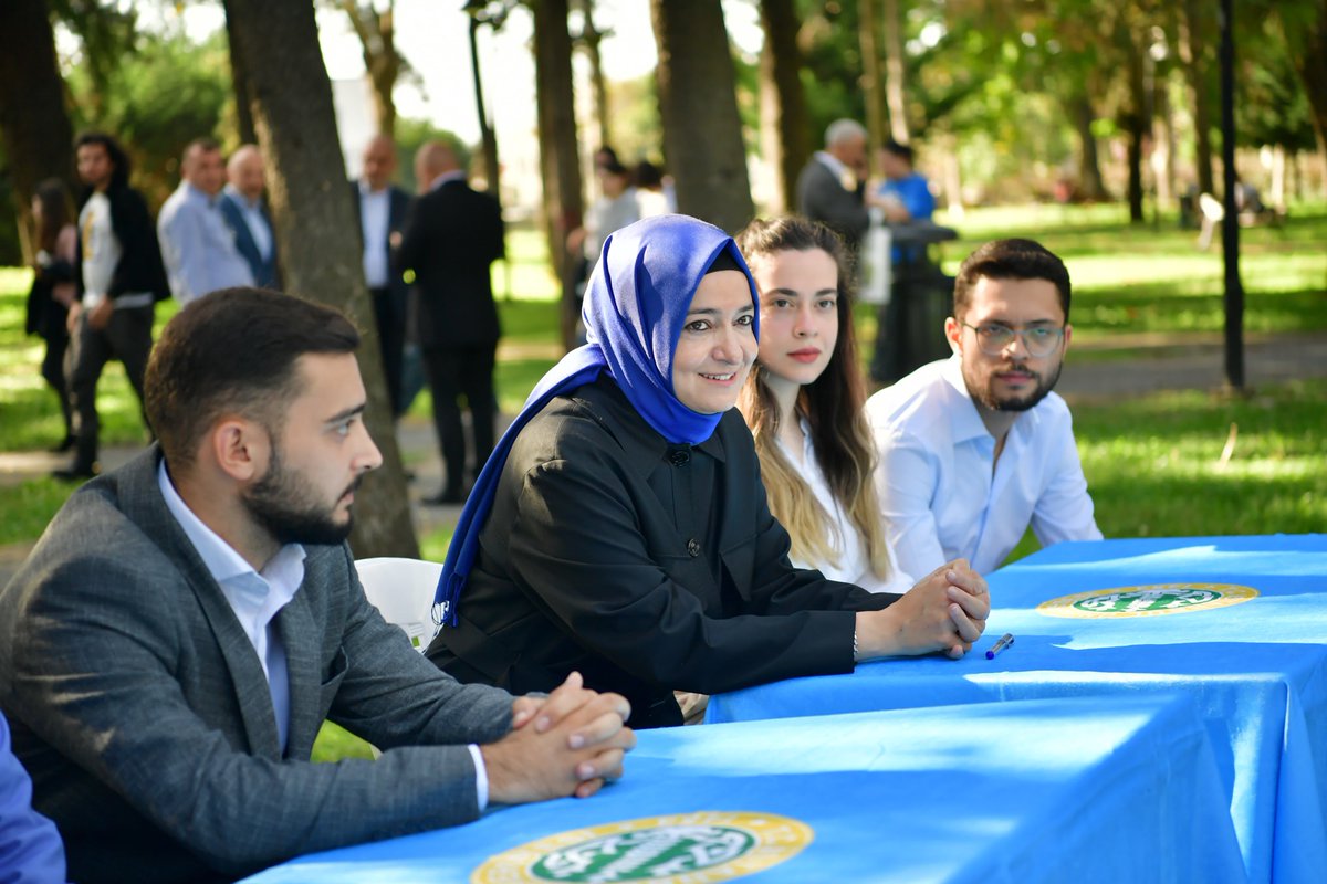 drbetulsayan's tweet photo. İstanbul Üniversitesinde genç kardeşlerimle buluştuk. 💐 

Sonbahar güneşinin ve ağaçların eşlik ettiği sohbetimizde samimiyet, dostluk ve huzur vardı.

Genç arkadaşlarıma teşekkür ediyorum. 😇🦋

@trbulusmalari #TürkiyeBuluşmaları