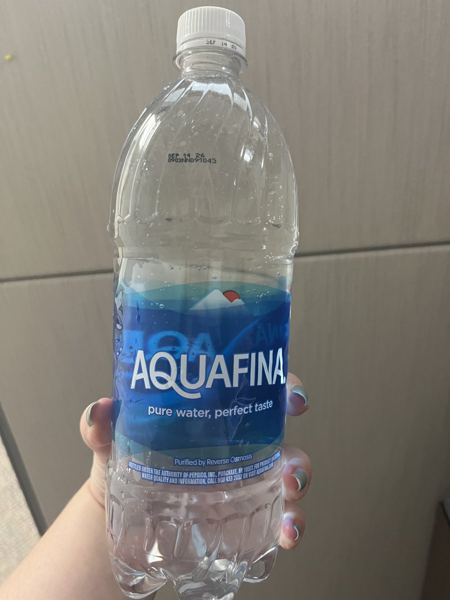 WhittEWriter's tweet photo. Unfortunately I am stuck at work with no #snackden for stream today, so this is my sustanenxe today. 

Hydrate or die straight as I am want to always say 😅 https://t.co/Pv08C96J5k