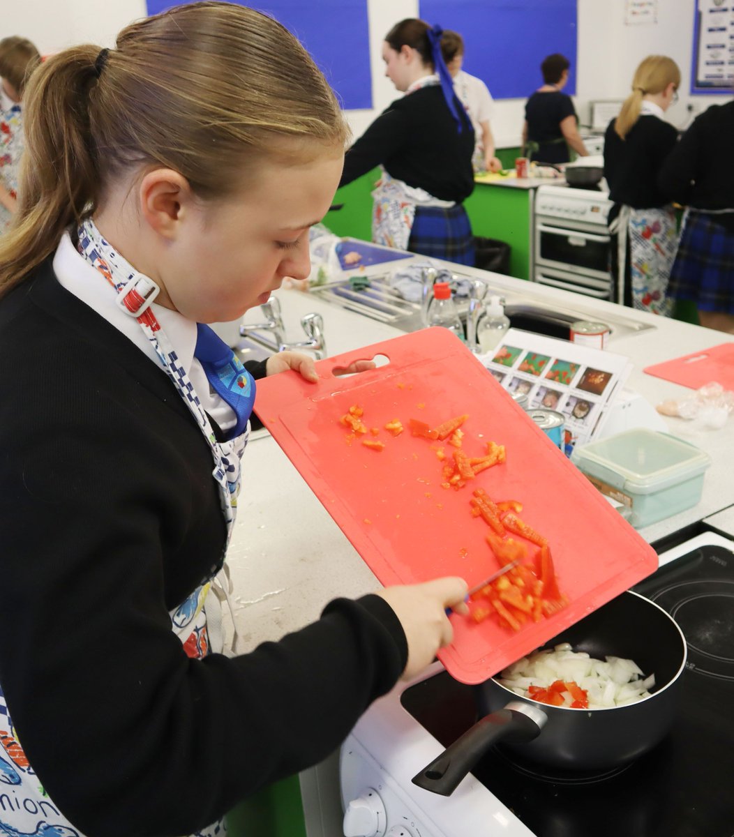 HalewoodAcademy's tweet image. Another great week for Food Technology.  Years 7, 9 and 10 have been busy creating fruit kebabs, making curry and finishing the week off with a seasonable crumble. Keep up the good work.Week 2 on your Timetable.
#ReadytoLearn #DevelopingSkills #LearningtoCook #Excellence