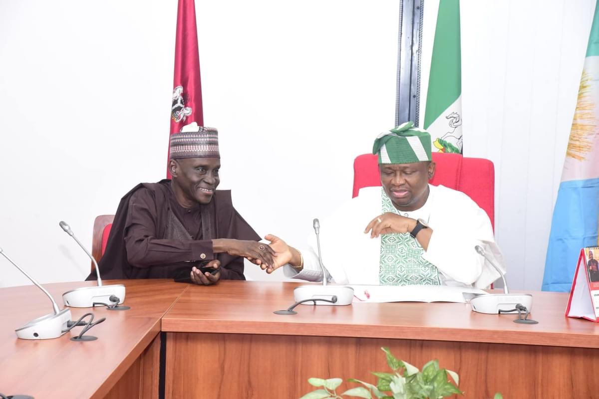 Sen_AdeolaYAYI's tweet photo. Yesterday at the Senate, a report of my bill on Fed Uni of Technology, Ilaro was deferred till the next legislative day for passage after which I presided over an interactive session with Pro Chancellor &amp; VCs of some uni on the need for the VCs to work with their political heads. https://t.co/5VozNPSLwr
