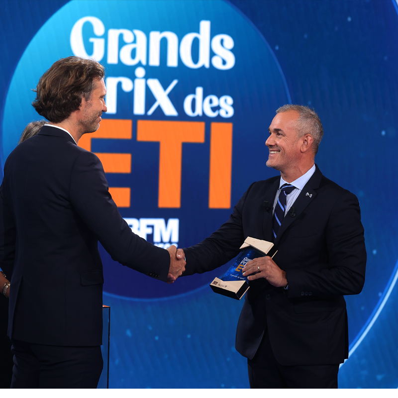 EventeamGroup's tweet photo. 🏆 Nous sommes ravis et honorés d‘avoir été plébiscités par @bfmbusiness et @BanquePalatine dans le cadre du Grand Prix des ETI. 

La cérémonie avait lieu le 9 septembre dernier sur le plateau de #BFMBusiness

#Prix #ETI #Economie