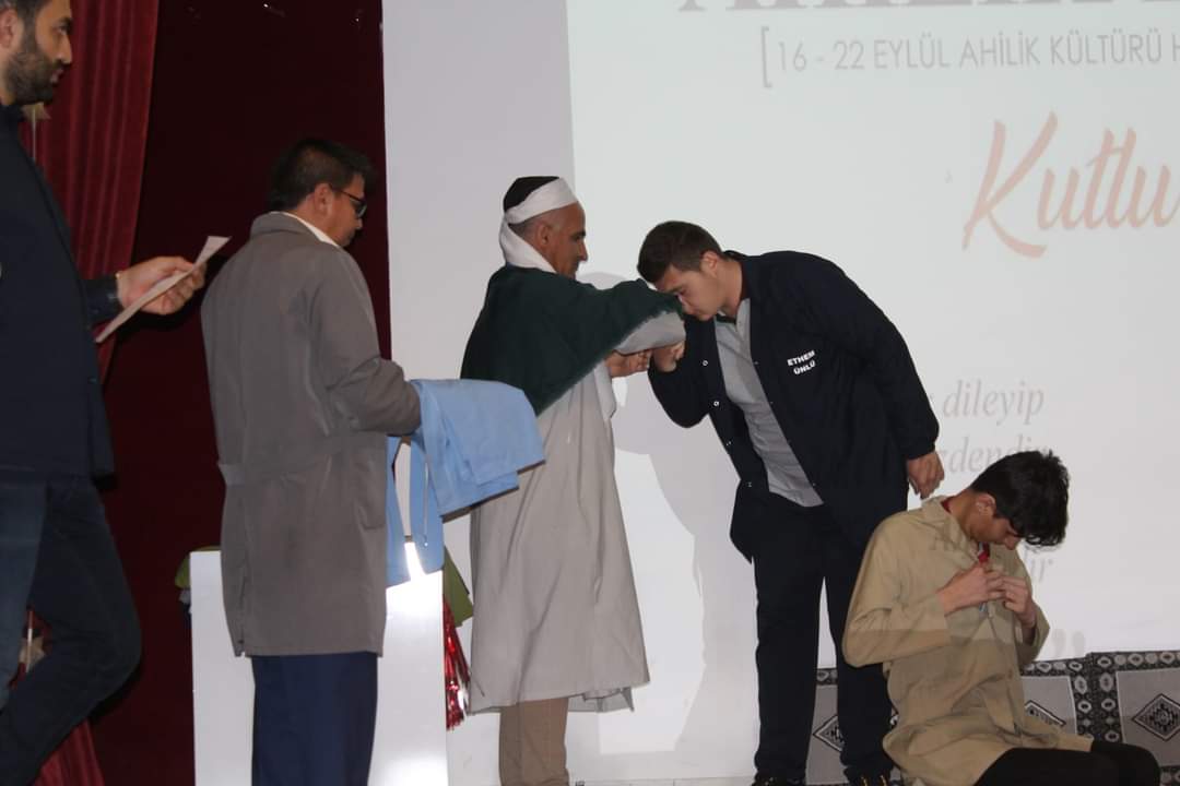 ilce_milli's tweet photo. #AhilikHaftası

İlçe Milli Eğitim Müdürümüz Derviş Özçal ve Şube Müdürümüz Turgut Karakuş, Mesleki ve Teknik Anadolu Lisesinde " Ahilik Haftası" nedeniyle yapılan kutlama programına katıldı.

@miracsunnetci 
@DervisOzcal 
@TC_Bolvadin 
@afyonilmem https://t.co/m3kgY1ULaA