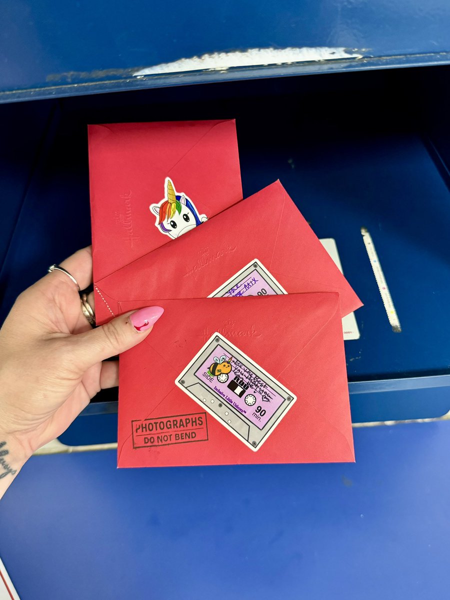 inclusiveunicrn's tweet image. I sent out new sticker exchange requests this week and with these mailings my tallies are: 

Domestic: 28
Unique states: 18 &amp;amp; Washington DC

International: 8
Unique countries: 6

Total: 36 

#stickerexchange #defcon #defcon32 #dcstickerswap