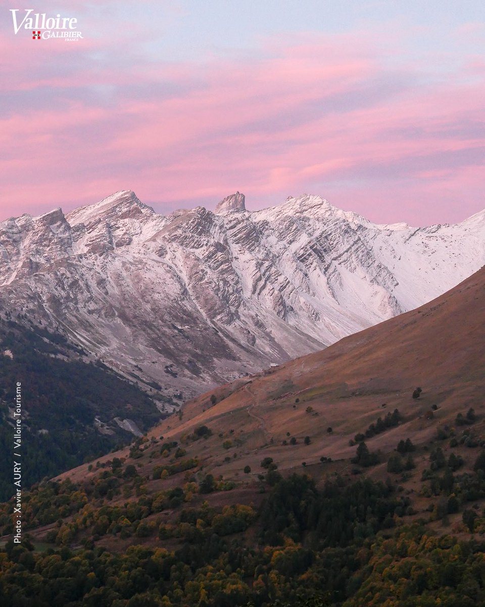 valloire's tweet photo. Octobre rose 🩷

#Valloire #Galibier https://t.co/QM4gGB8E3b