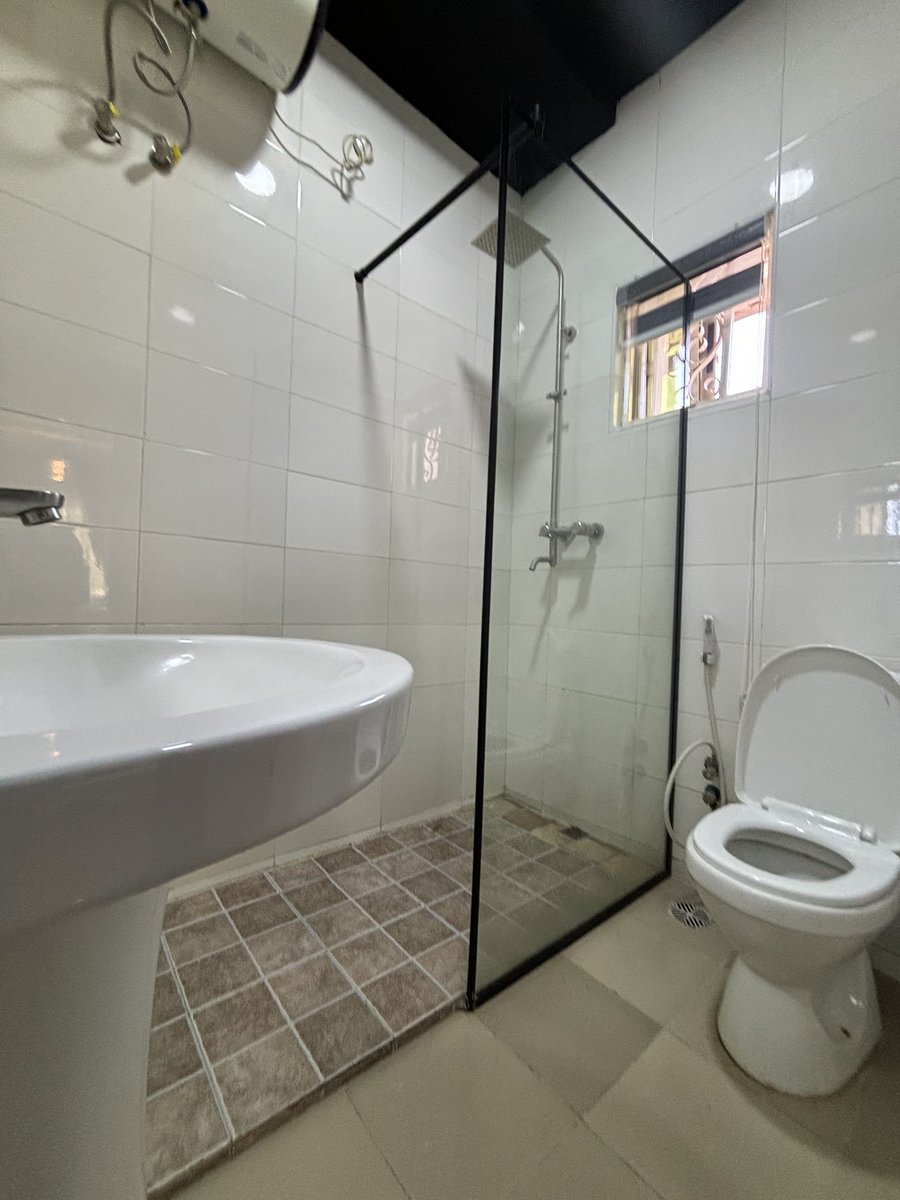kactusapartment's tweet image. Our bathrooms at Kactus Apartments are designed for comfort and hygiene.🚿

Send a DM to make reservation today!

#airbnb 
#airbnbinabuja 
#shortletsinabuja 
#apartmentsinabuja