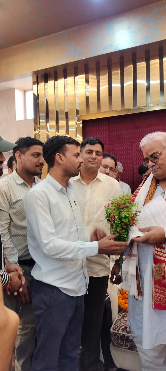 TheVickramJJN's tweet photo. माननीय शिक्षा मंत्री 
@madandilawar जी आपका बहुत बहुत धन्यवाद।आज रतनगढ़ में #CI टीम को संयुक्त रूप से मिलने का आपने समय दिया हमें सुना और हमारी आवश्यक मांग को पूरा करने का आश्वासन दिया।मांगपत्र स्वीकारने हेतु पुनः धन्यवाद।आभार।🙏
@BhajanlalBjp
#कंप्यूटर_अनुदेशक_कैडर_रिव्यू_करो https://t.co/jIRCnXbwAc
