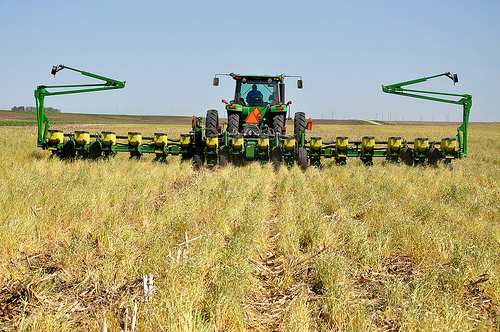 HadlTaylor's tweet photo. Have you heard of no-till farming?

No-Till farming is becoming more common in the agriculture industry. No-Till farms are participating in sustainable agriculture by planting seeds in undisturbed soil which decreases erosion and helps soil health.
#CAO24 #Ag #Sustainable https://t.co/Y6k4R8hYgo