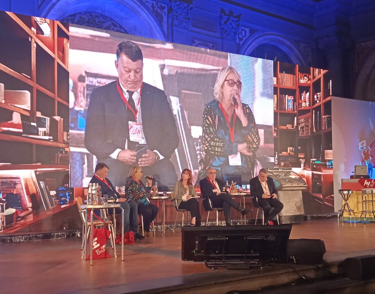 fnecfestival's tweet image. #FNEC - Francesca Re David (Segretaria Nazionale CGIL): "Siamo dentro una destrutturazione delle relazioni sindacali e del lavorativo. Sta avvenendo un processo molto molto pericoloso. Si sta accettando che un contratto vale come un altro"