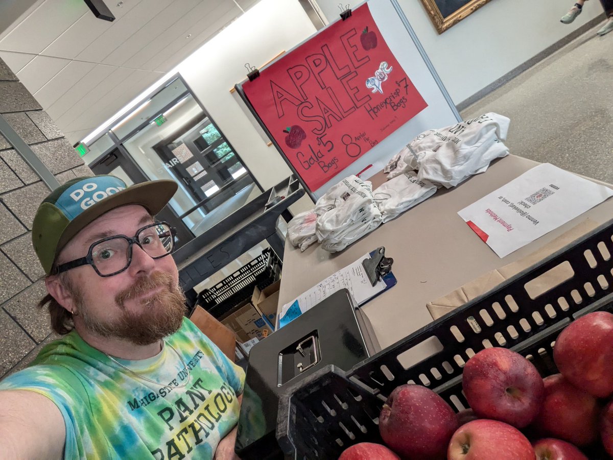 #SPORE apple sale! Tired of PIs and Post-docs?? Keep em away with an #apple! 😉😂