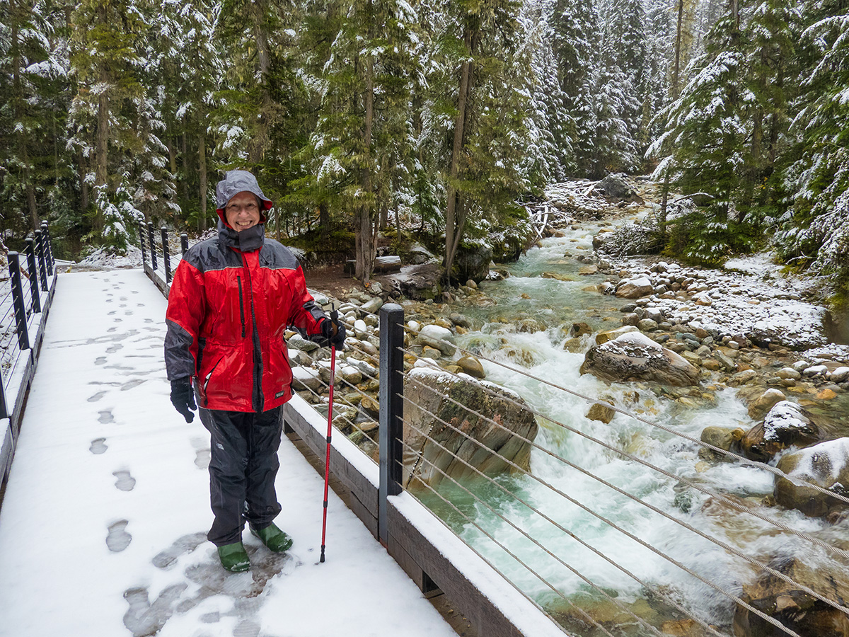 We recently woke up to fresh snowfall in #GlacierNP The perfect time for a short morning hike. #Explorebc #parkscanada #TMACtravel #satw #kootrocks