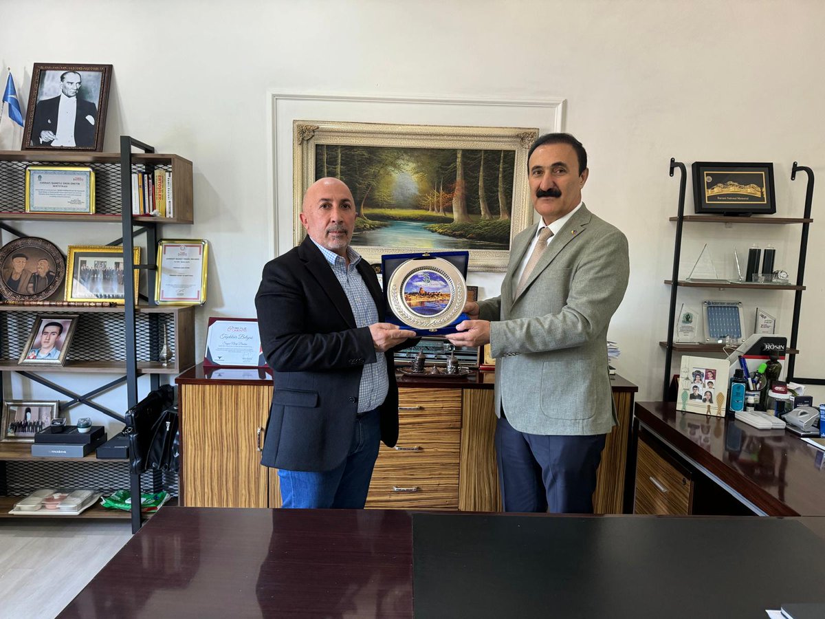 Tebrikler Üyemize
Başkanımız <a href="/Nayifsuer/">Nayif SÜER</a> Bşk. Yrd. <a href="/Muzafferbilennn/">Muzaffer Bilen</a> ve Meclis Başkan Yrd. Celalettin İpekten, Coğrafi işareti alınan Çirek Peyniri'ni üreten Baskın Kardeşler Süt Ürünleri Fabrikası Sahibi Sn. Necip Baskın ve Meclis Bşk. Yardımcımız Sn. İlhan Baskın'ı ziyaret etti.