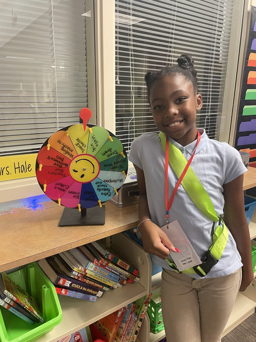 Excited to celebrate our <a href="/SPEHAWKSNAPLES/">SPEHAWKS</a> readers with our media center prize wheel. @BrookeHaleSPE <a href="/collierschools/">Collier County Public Schools</a> @ccpsmediacentrs #CCPSMediaspecialist #libraries #mediacenters
#ccpsproud #readersareleaders #spemediafun