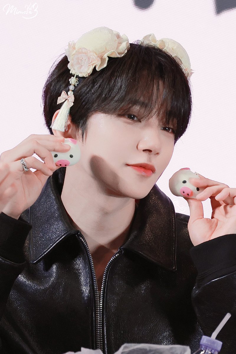 Mimosa_vol3's tweet photo. 240911 YZY Beijing

🐽
#JOSHUA #洪知秀 #조슈아 #ジョシュア
#SEVENTEEN #세븐틴 https://t.co/VJ3wzcdsjF