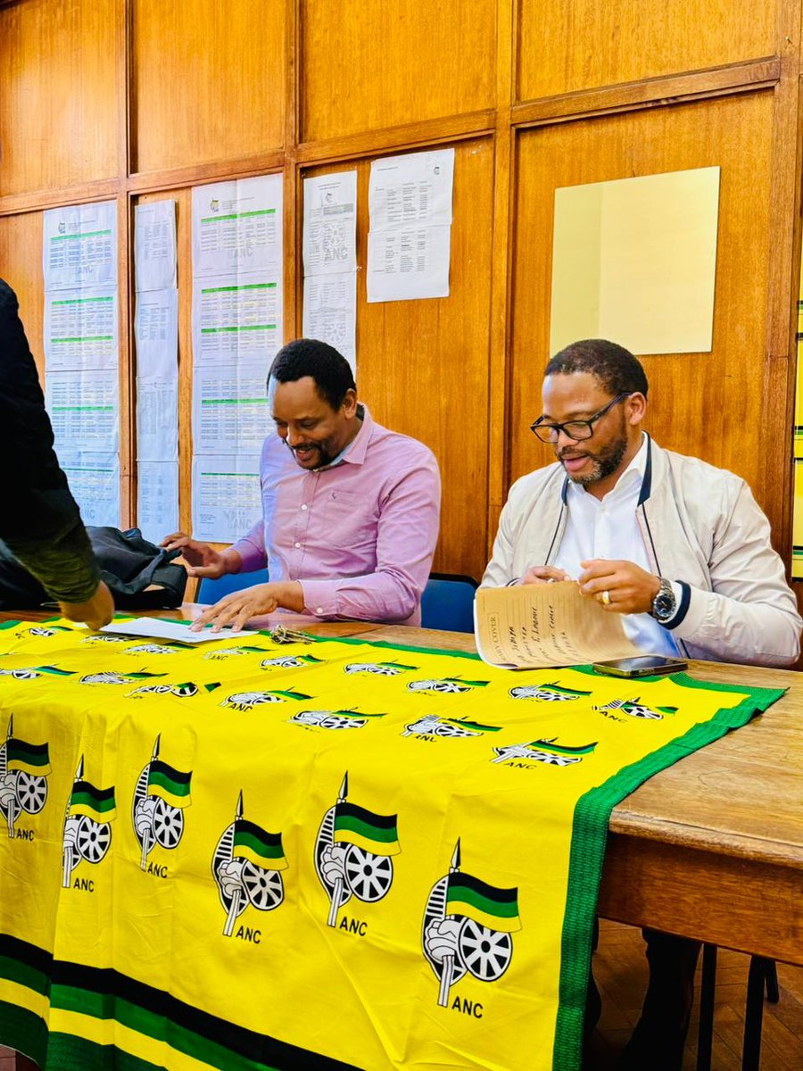 DmJomo's tweet photo. This evening, as part of our deployment by @MYANC, we held an introductory meeting with structures at our Parliamentary Constituency Office of deployment and presented the 7th Administrationβs Blue print.
#ancfridayπ€ππ https://t.co/KyXcF1SofQ