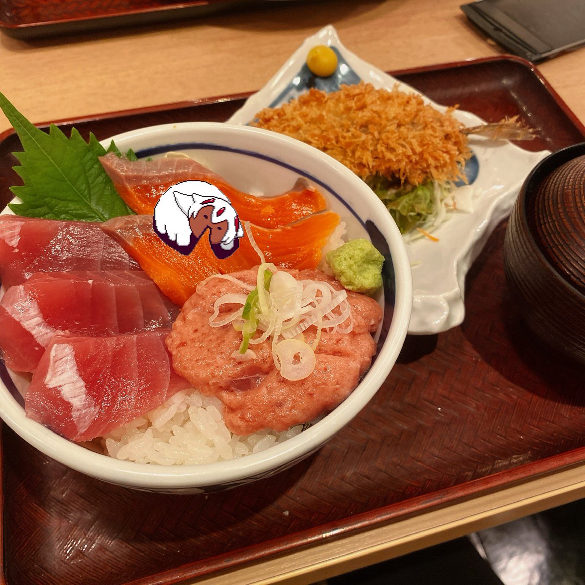 海鮮丼をどうぞ