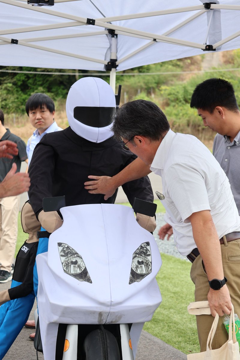 ABDynamics's tweet image. Today, our AB Dynamics team in Japan 🇯🇵 hosted over 50 customers at an exclusive Open House at the JARI proving ground. Guests enjoyed live presentations, hands-on demos of our latest innovations, and a sneak peek at DRI’s latest Soft 360 target. 

#OpenHouse #ADAS #AV