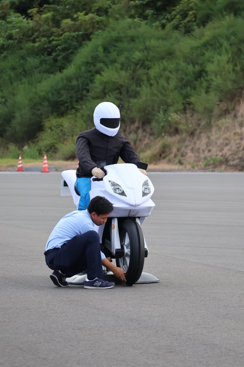 ABDynamics's tweet image. Today, our AB Dynamics team in Japan 🇯🇵 hosted over 50 customers at an exclusive Open House at the JARI proving ground. Guests enjoyed live presentations, hands-on demos of our latest innovations, and a sneak peek at DRI’s latest Soft 360 target. 

#OpenHouse #ADAS #AV