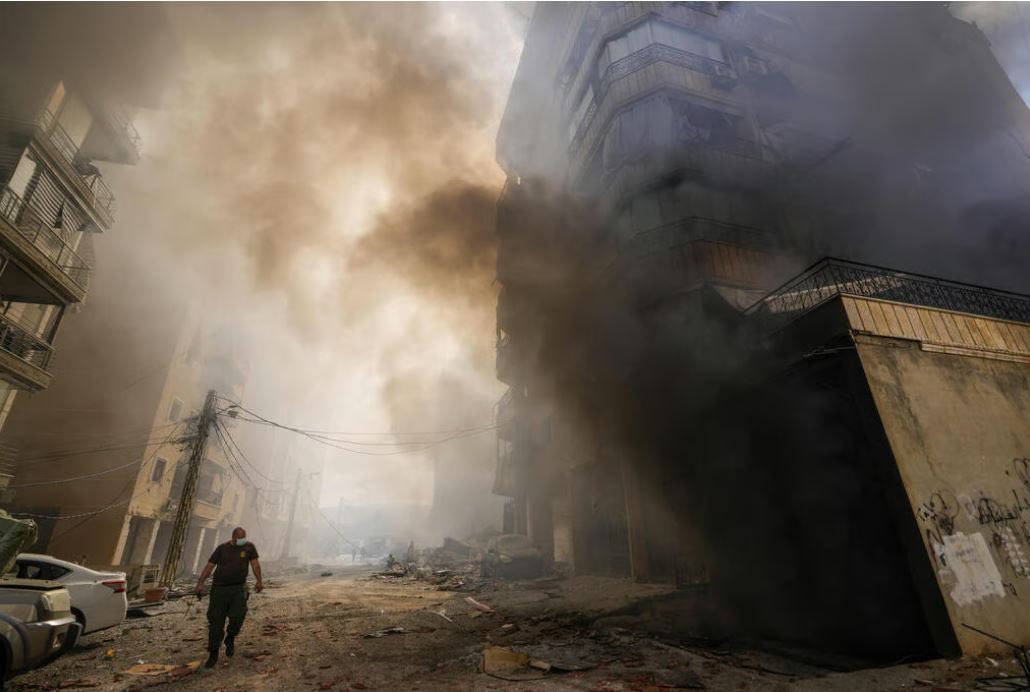 Timesofgaza's tweet photo. Footage from the Southern Suburb in Beirut which was, and is still being, heavily bombed by lsraeli warplanes. https://t.co/Y5YL9V4Qew