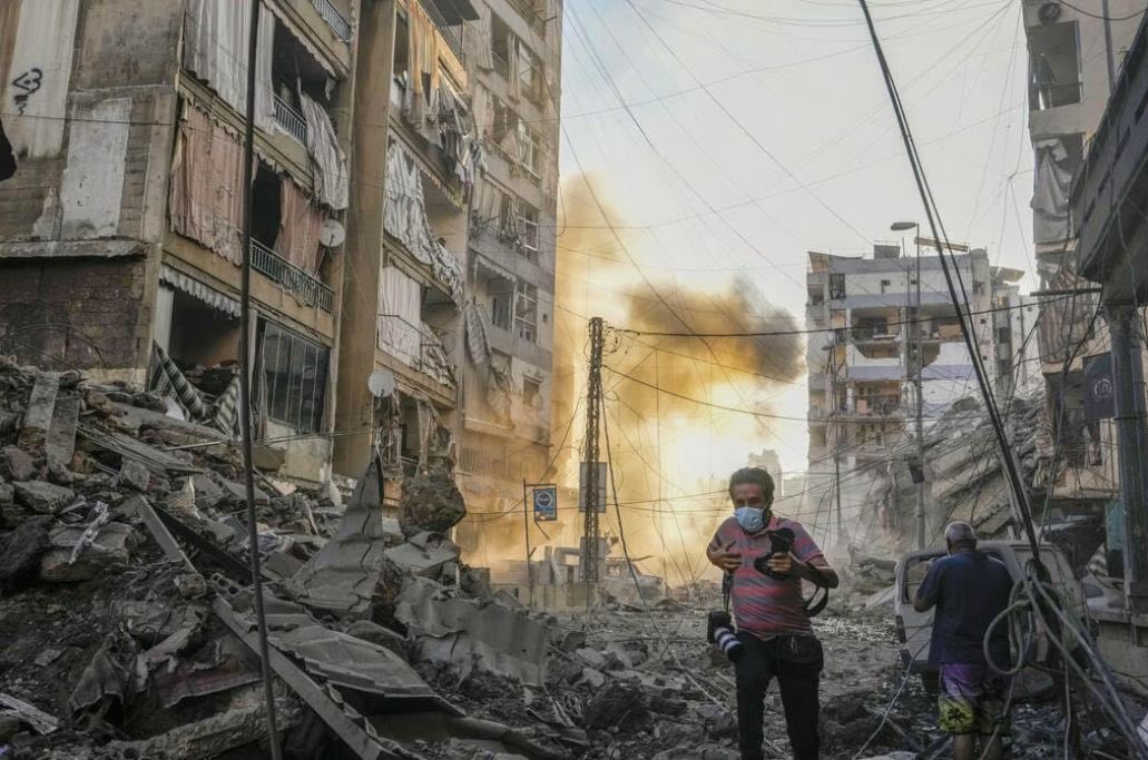 Timesofgaza's tweet photo. Footage from the Southern Suburb in Beirut which was, and is still being, heavily bombed by lsraeli warplanes. https://t.co/Y5YL9V4Qew