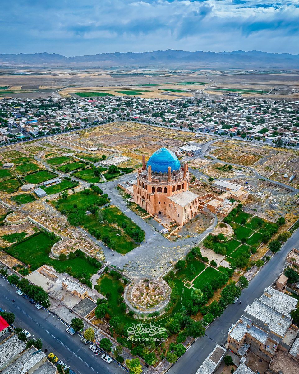 Soltaniyeh historical dome, the largest brick dome in the world, was built commissioned by Sultan Mohammad Khodabandeh (Oljeitu) in Soltaniyeh city, the capital of Ilkhanid dynasty from 1302 to 1312.
 Photo: Farhad Khabazan 
#Zanjan #Iran