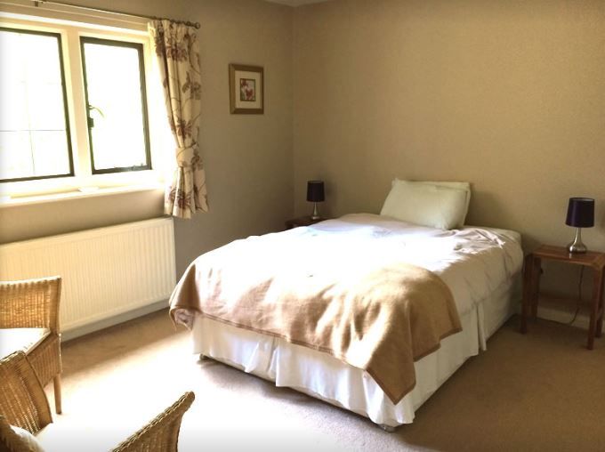 aroundaboutbrit's tweet image. Pardon Hill Farm Bed &amp;amp; Breakfast offers fantastic accommodation on a working family farm in Prescott, set in the heart of the Cotswolds, a designated Area of Outstanding Natural Beauty. 🌿 
aroundaboutbritain.co.uk/Gloucestershir…
#CotswoldsStay #RuralRetreat #FarmStay #Accommodation #WarmWelcome